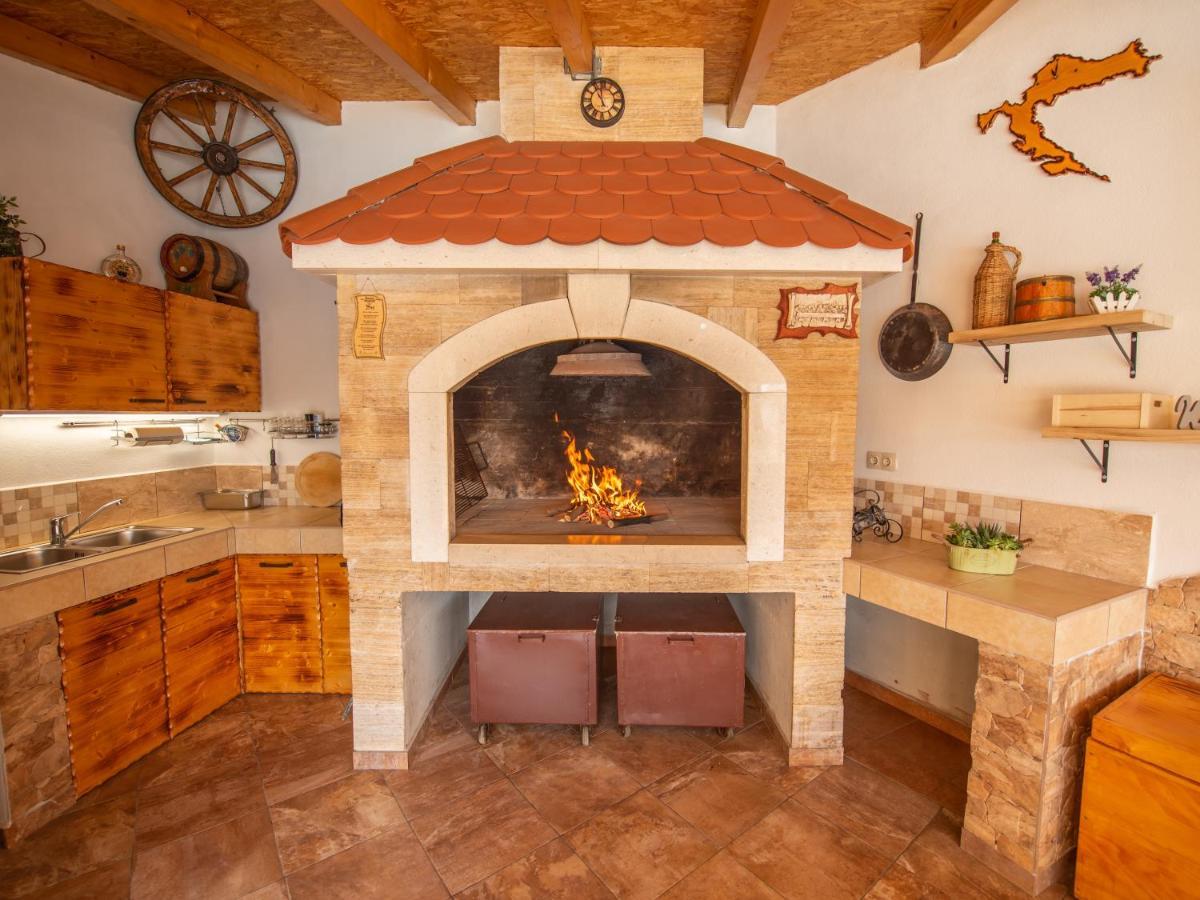 Beautiful Holiday Home "Villa Luka" Kastel Stafilic Luaran gambar